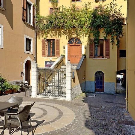Antico Palazzo Signorile Apartment Salo Bagian luar foto