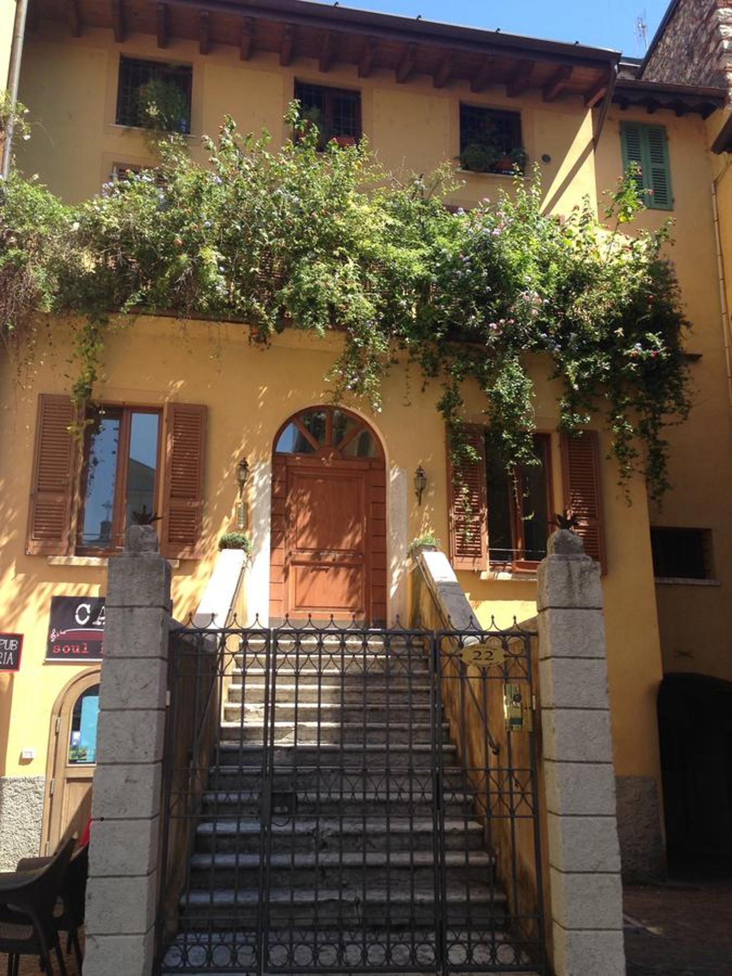 Antico Palazzo Signorile Apartment Salo Bagian luar foto