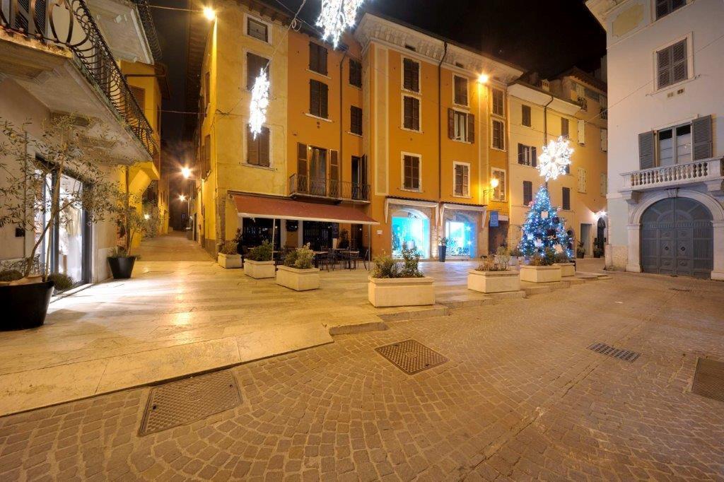 Antico Palazzo Signorile Apartment Salo Bagian luar foto