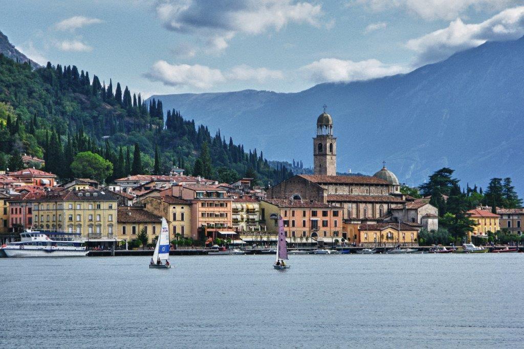 Antico Palazzo Signorile Apartment Salo Bagian luar foto