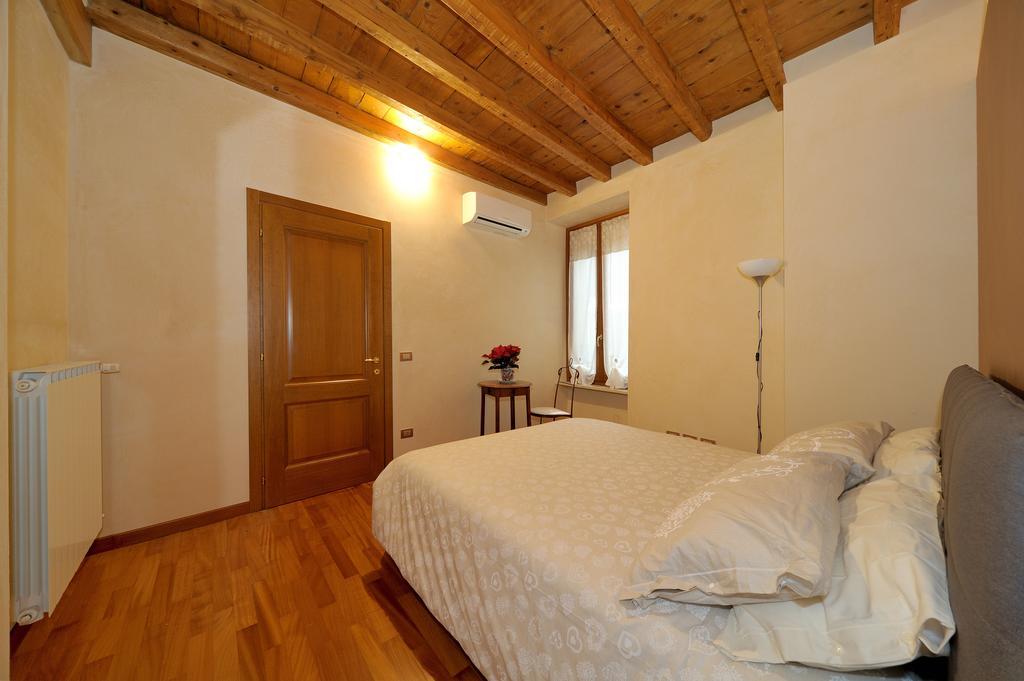 Antico Palazzo Signorile Apartment Salo Bagian luar foto