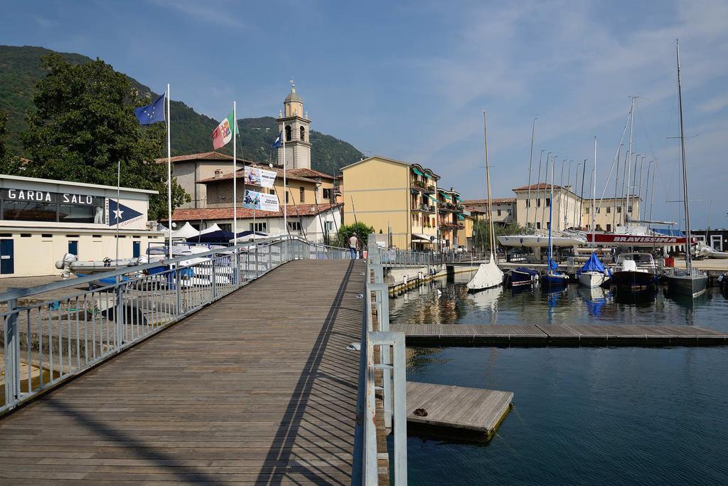Antico Palazzo Signorile Apartment Salo Bagian luar foto