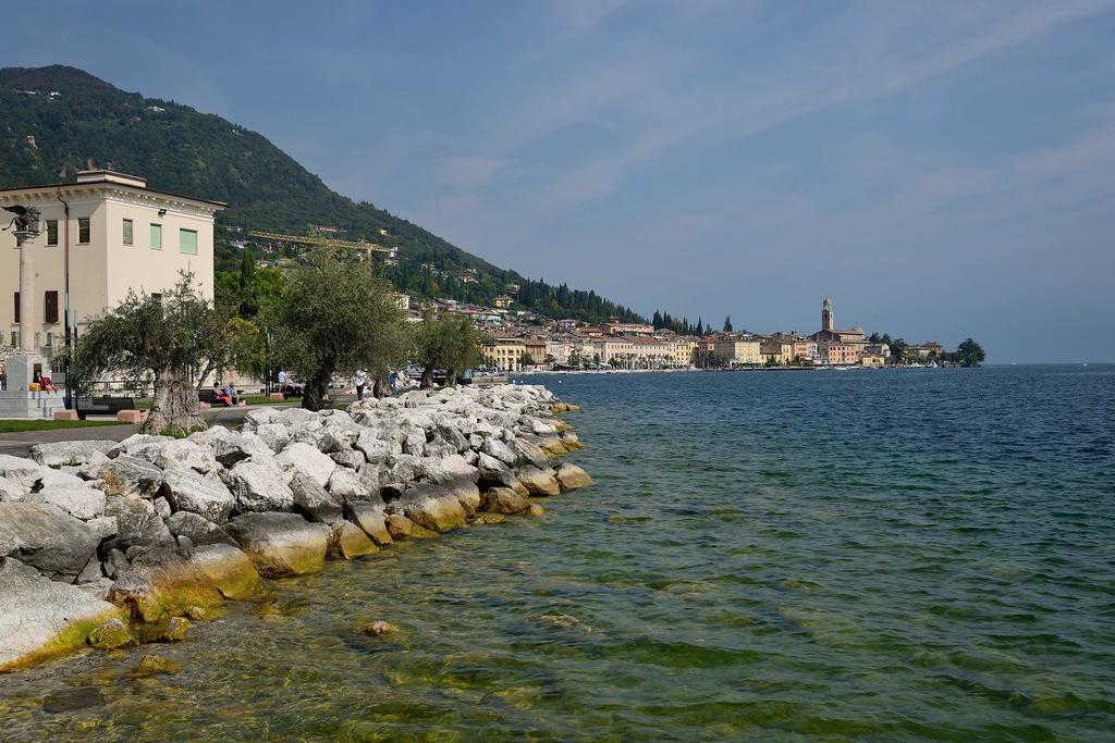 Antico Palazzo Signorile Apartment Salo Bagian luar foto