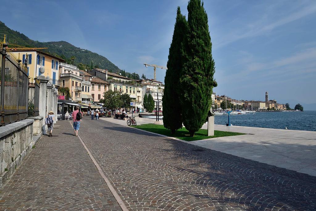 Antico Palazzo Signorile Apartment Salo Bagian luar foto