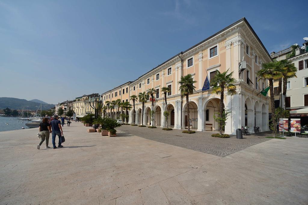 Antico Palazzo Signorile Apartment Salo Bagian luar foto