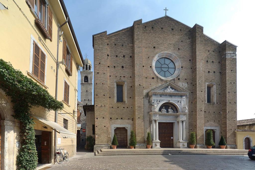Antico Palazzo Signorile Apartment Salo Bagian luar foto