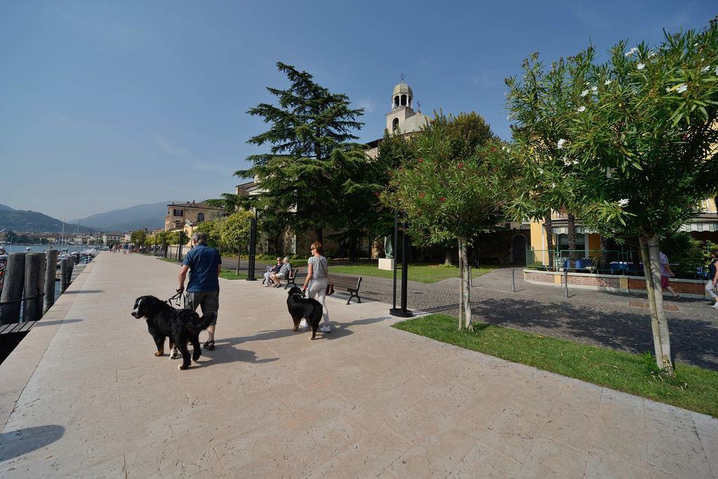 Antico Palazzo Signorile Apartment Salo Bagian luar foto