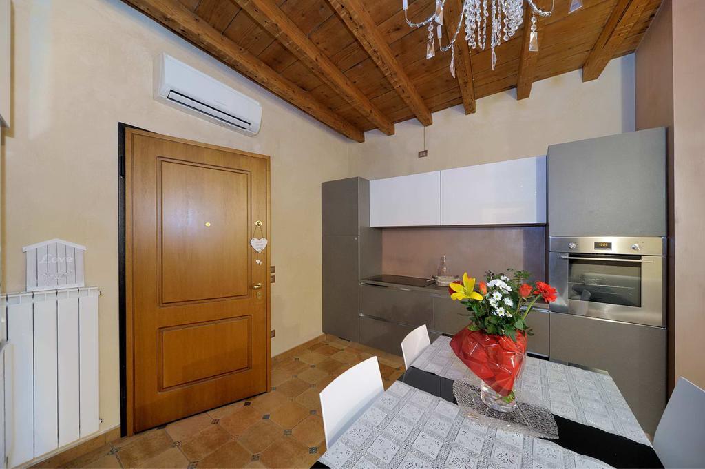 Antico Palazzo Signorile Apartment Salo Bagian luar foto