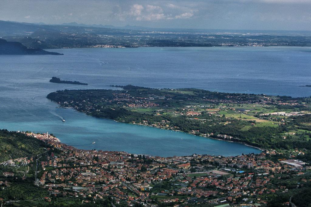 Antico Palazzo Signorile Apartment Salo Bagian luar foto